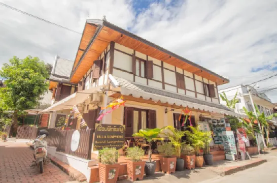 ヴィラ ソンポン ワット・シェントーン周辺のホテル