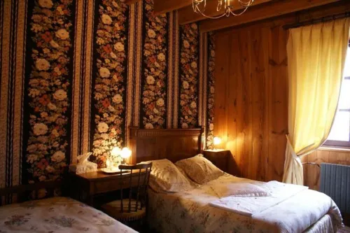 La Jacquerolle Hotels in Dore-l’Eglise