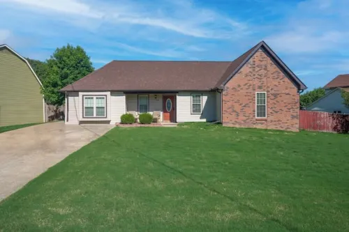 Newly Renovated "Home Away From Home" A spacious, modernized 4-bedroom home. Hotels in Tipton County