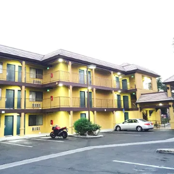 Simply Home Inn & Suites - Riverside