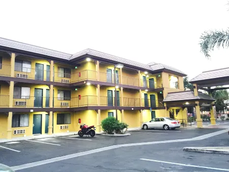 Simply Home Inn & Suites - Riverside
