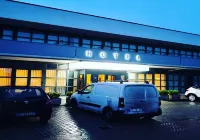 時髦餐廳飯店 - 停車場