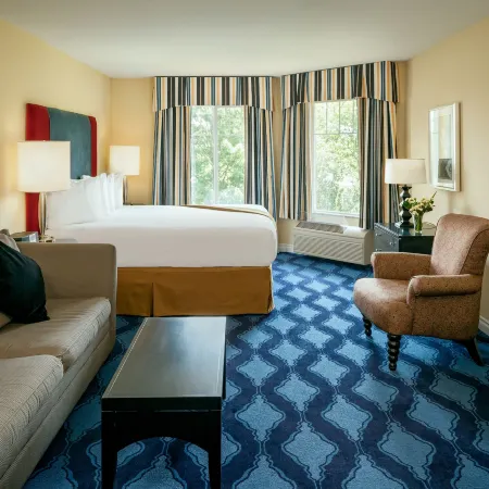 Plaza Inn & Suites at Ashland Creek