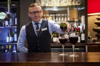 Plus Pinewood on Wilmslow Hotel Cheshire - bar