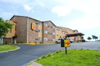 Super 8 by Wyndham Kansas City カンザス・シティーのホテル