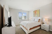 Global Luxury Suites in Menlo Park - balcony