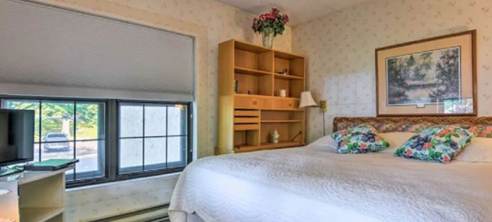Cozy Pocono Mountain Escape Hotels in Carbon County