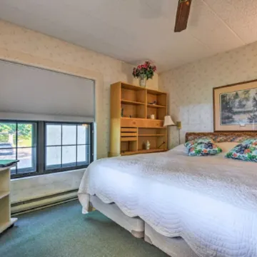 Cozy Pocono Mountain Escape