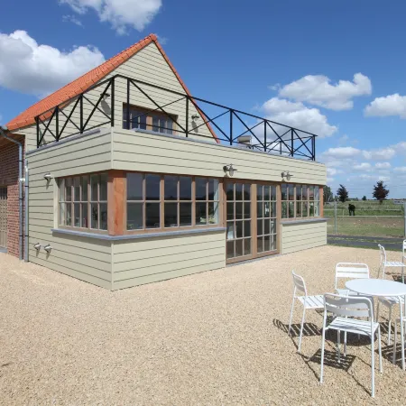 B&B Back2Front Отели рядом с достопримечательностью «Мененские ворота»