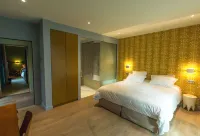 Eden Lodge Paris - Bed and Breakfasts