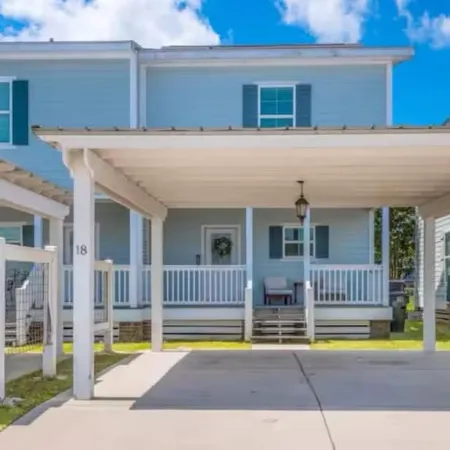 Charming 3-bedroom townhome near Downtown and Lakefront Lake Charles