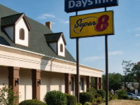 Super 8 by Wyndham Alexandria/Washington D.C. Area Hotels in Alexandria