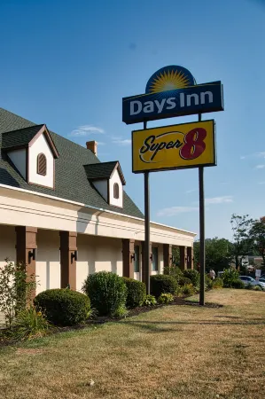 Super 8 by Wyndham Alexandria/Washington D.C. Area