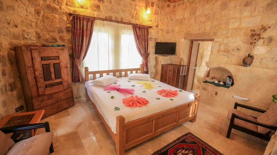 Abu Hayat Cave Suites