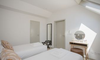 Liiiving in Porto - Luxury Beachfront Apartment VI