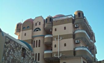 Bedouin Castle - Housity