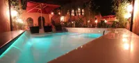 里亞德瓊娜酒店 - 泳池