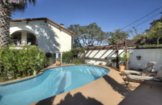 Lakehouse Bed and Breakfast