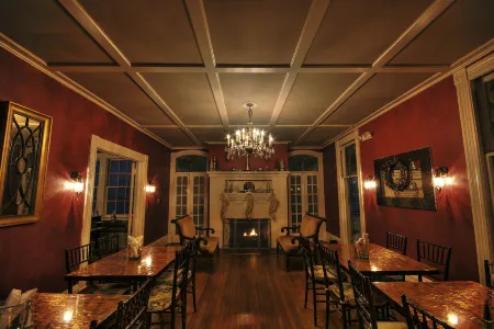 Vandiver Inn Отели в г. Чарлстаун