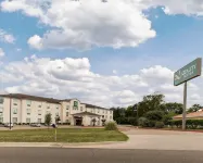 Quality Suites Huntsville Near University