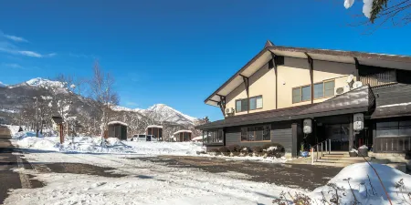 Myoko Onsen cottage Ajisai, Ryokan Okayama Отели в г. Мёко