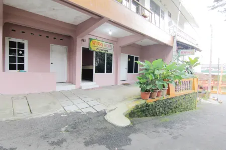 Hotel Wijaya 1 Kaliurang Отели в г. Pakem