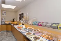 City Hotel & Suites - breakfast
