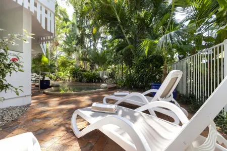 The White House Port Douglas Отели рядом с достопримечательностью «Flames of the Forest»