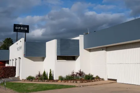The Ophir Hotel Отели рядом с достопримечательностью «Millthorpe Wine Centre»
