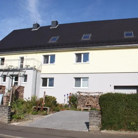 Hotel Spatzennest Vogelsberg Отели в г. Хербштайн
