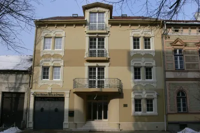 Öreg Miskolcz Hotel Hotel dekat The Kazinczy Street Synagogue of Miskolc