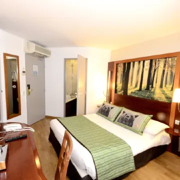 Green Hotels Confort Paris 13 Отели рядом с достопримечательностью «Валь-де-Сен»