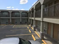 Hutchinson Inn - parking