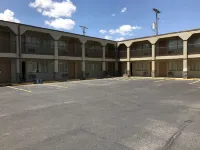 Hutchinson Inn - parking