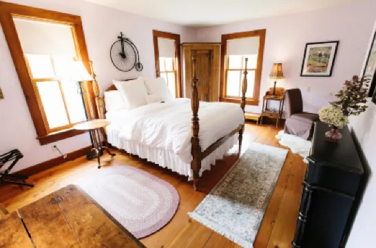 Round Barn Farm B & B Event Center Hotels in 