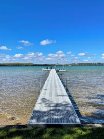 Lakefront Ice Fishing and Snowmobile Retreat