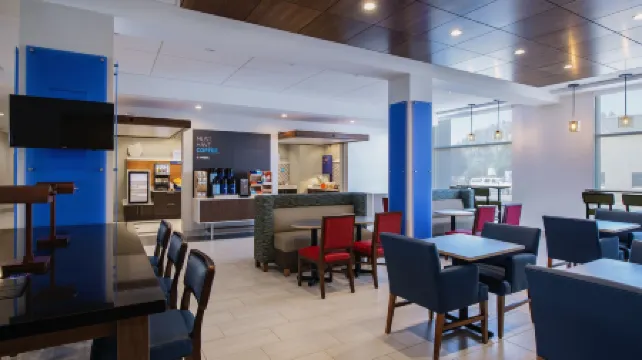 Holiday Inn Express & Suites KELOWNA - EAST by IHG