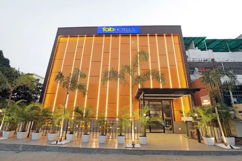 FabHotel Yellow Courtyard