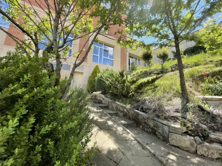 Aljama Burgos Отели рядом с достопримечательностью «Salón del Reino de los Testigos de Jehová»