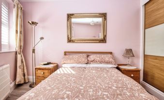 Beach & Dreamland Nearby -Pet Friendly & Garden