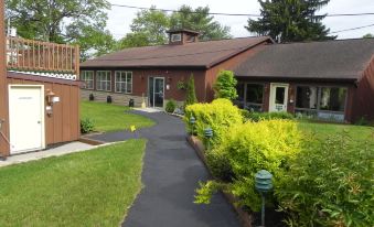 Mohican Resort Motel, Conveniently Located to All Lake George Attractions