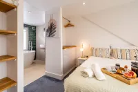 Magnificent Beach House Seaview Upside-down