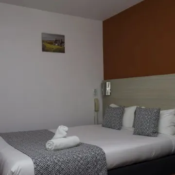 Hôtel de Paris la Défense Отели рядом со станцией La Defense Station