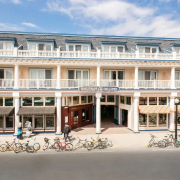 Bicycle Street Inn and Suites