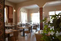 Hôtel le Grillon - breakfast