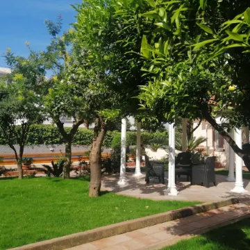 Summer Colors Rooms & Apartments