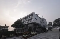 Moolchand Resorts Hotels in Bahadarpur