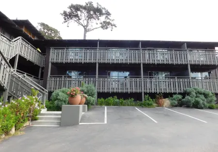 The Olympia Lodge Отели рядом с достопримечательностью «Асиломар Бич Вью»