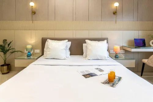 Homlee-Heaven in Hills 1BHK-Parking-Lift-Tapovan 裡希蓋什住宿飯店