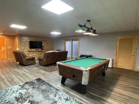 Nature Lovers Dream! Steps from Fishing Plus 140 Acres of Hiking! 4 Bedroom Home by RedAwning